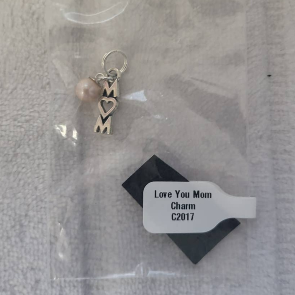 Retired Vantel Pearls Love You Mom Charm C2017